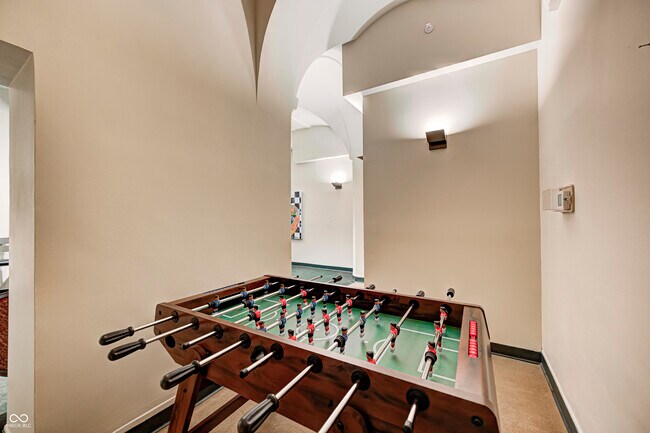 Building Photo - 350 N Meridian St