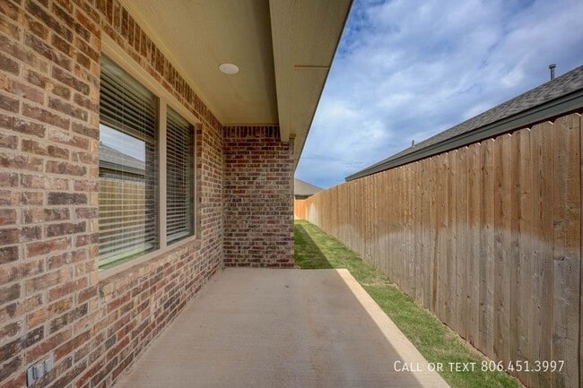 Building Photo - Gorgeous 3/2/2 in SW Lubbock