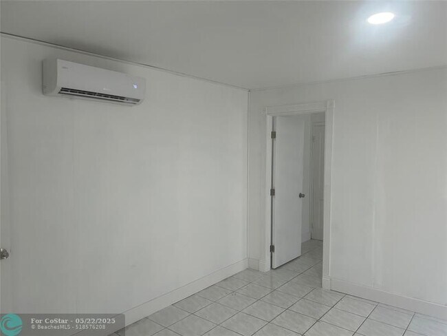 Building Photo - 1117 N 19th Ave