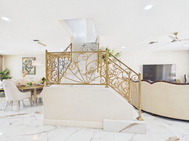 Building Photo - Luxury Awaits with Designer Details