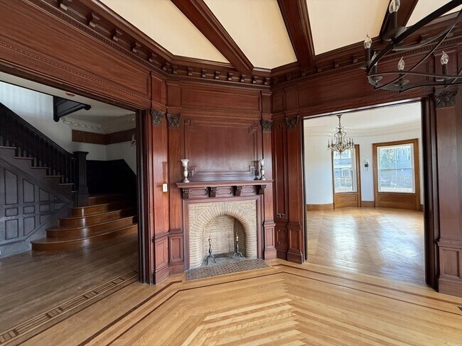 Building Photo - 72 Belmont St