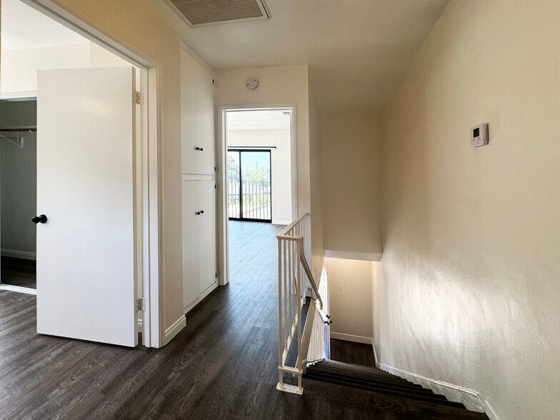 Building Photo - 5646 Aldama St