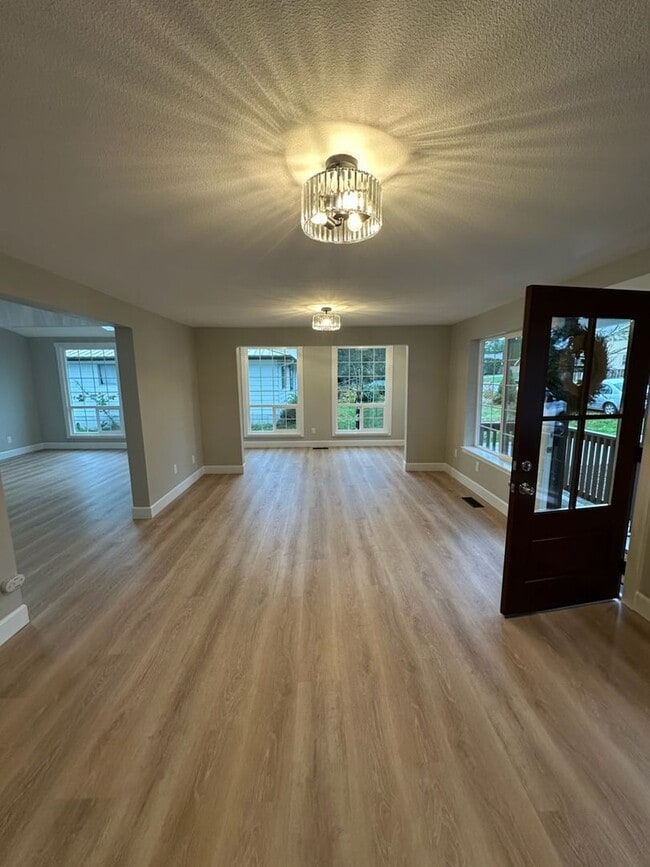 Building Photo - Tucked Away in Steilacoom