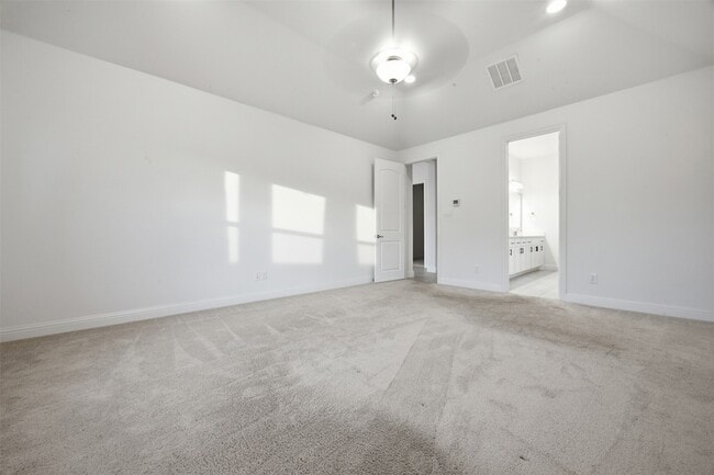 Building Photo - 208 Sequoia Dr