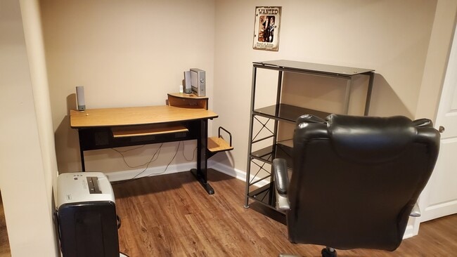 Building Photo - 1034 Ravendale Ct