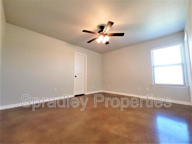 Building Photo - 202 Sparrow Cove