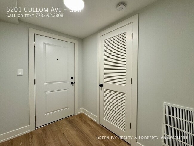 Building Photo - 5201 W Cullom Ave
