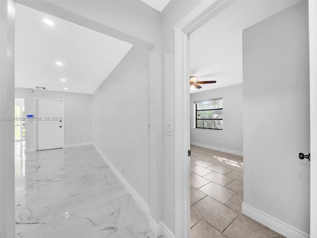 Building Photo - 10251 NW 39th Ct