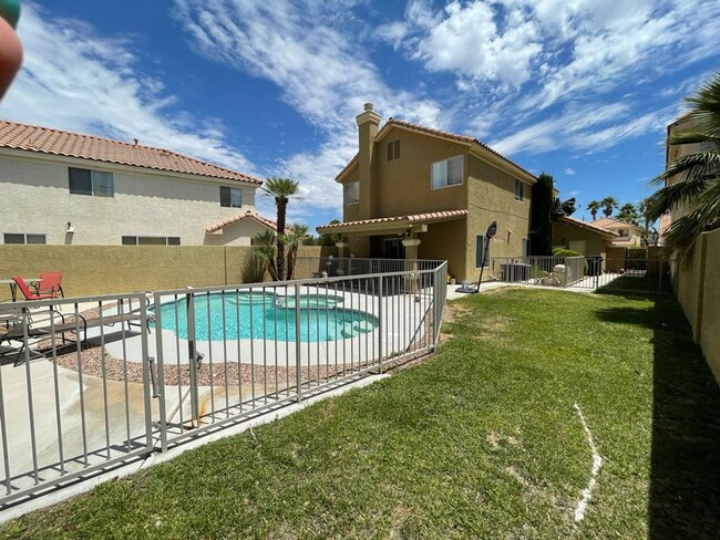 Building Photo - Amazing Peccole Ranch Home 4 beds & Pool