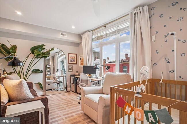 Building Photo - 455 Luray Pl NW