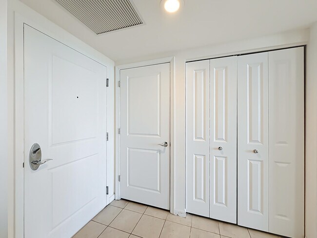 Building Photo - 610 W Las Olas Blvd