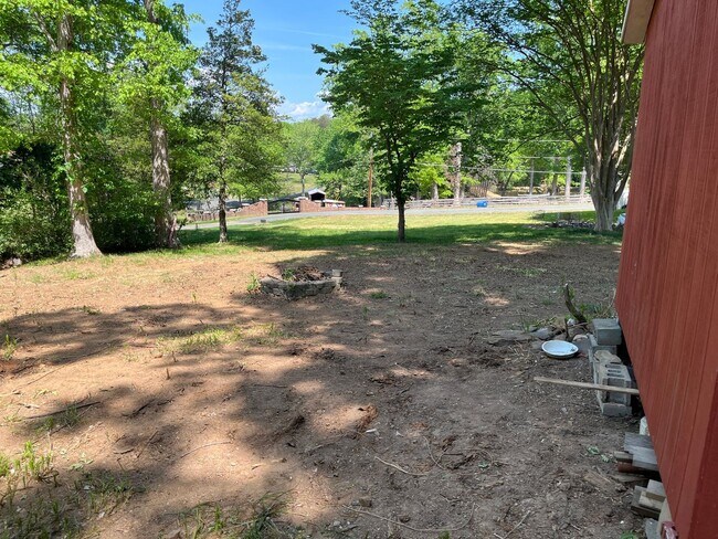 Building Photo - Charming 3-bedroom, 1.5-bathroom property in Pfafftown