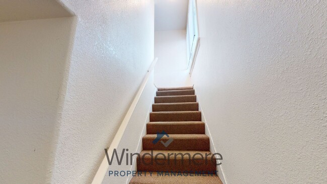 Building Photo - 210-212 W Whitman Dr