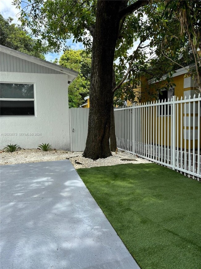 Building Photo - 4727 NW 5th Ave