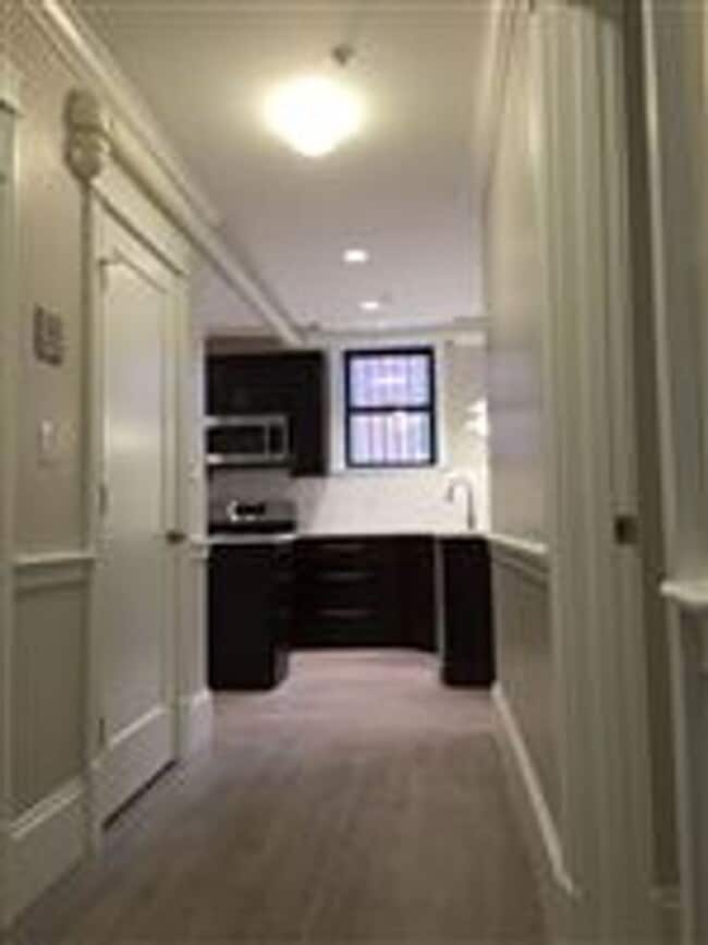 Building Photo - Garden Level Unit. No Brokers Fee, No Security Deposit, Heat and Hot Water Included, Elevator, La...