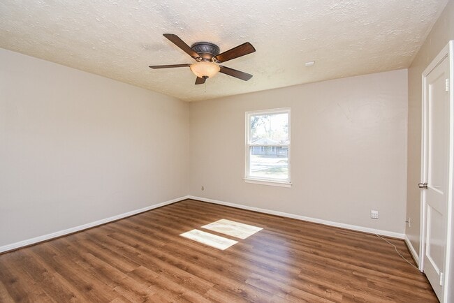 Building Photo - 7418 Jalna St