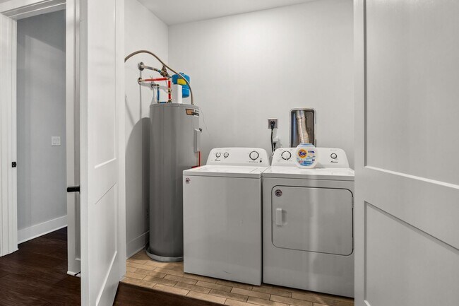 Building Photo - 1224 2nd Ave S