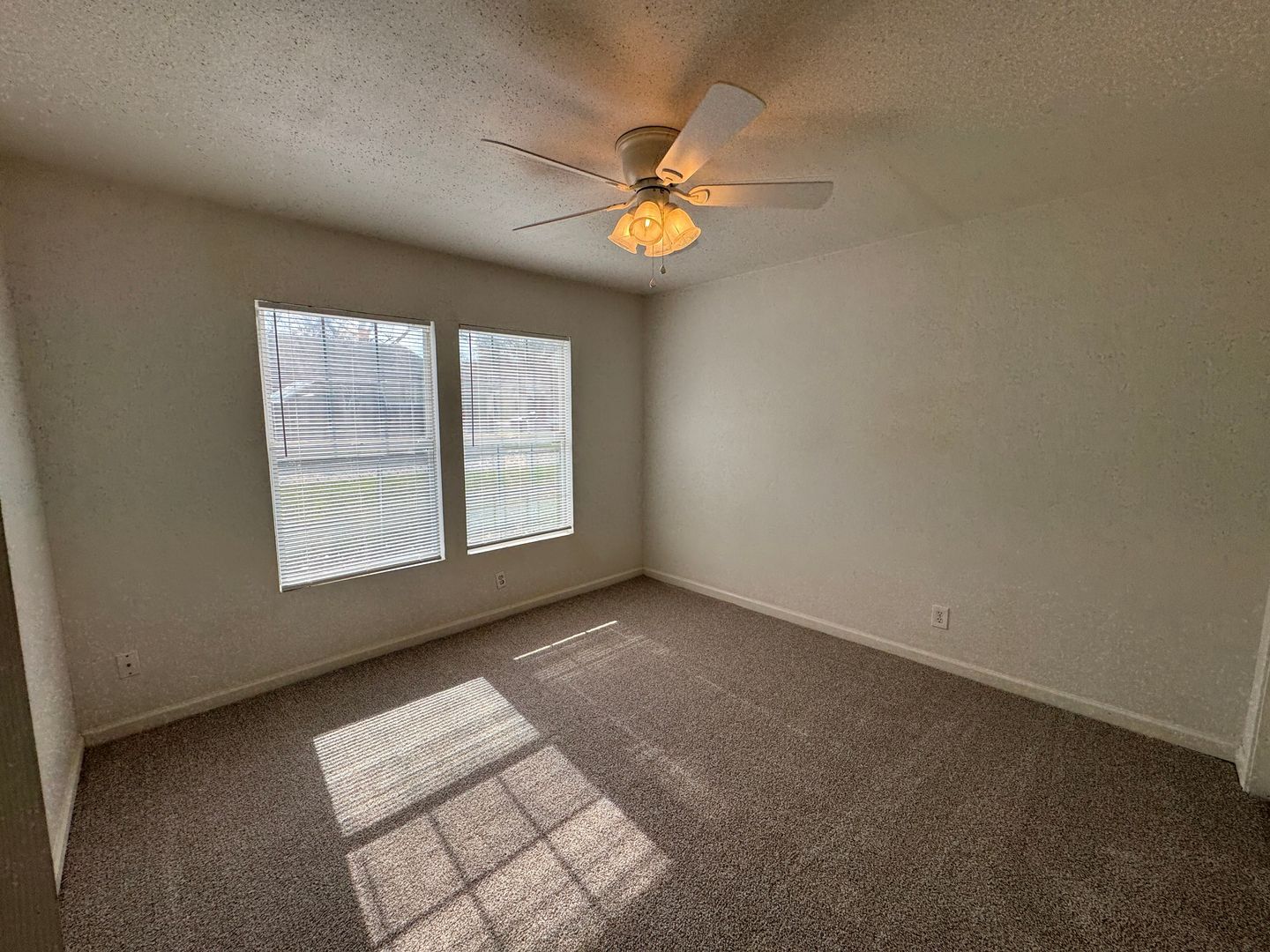 Building Photo - 812-812 Estelle Ave