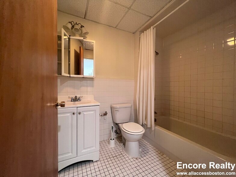 Building Photo - 195 Park Dr