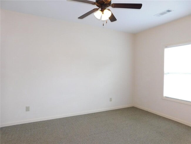Building Photo - 40 Lora Ln
