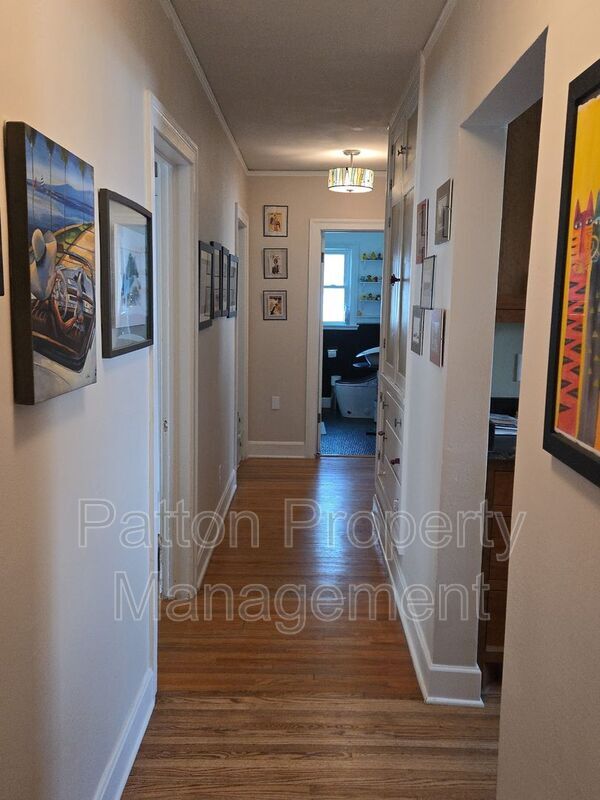 Building Photo - 820 S Palo Duro St