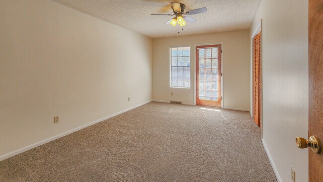 Building Photo - 114 Timber Ln