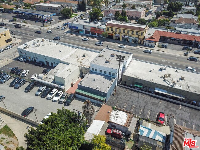 Building Photo - 4015 W Olympic Blvd