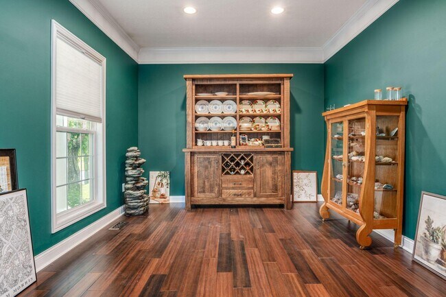Building Photo - 7179 Fernridge Dr
