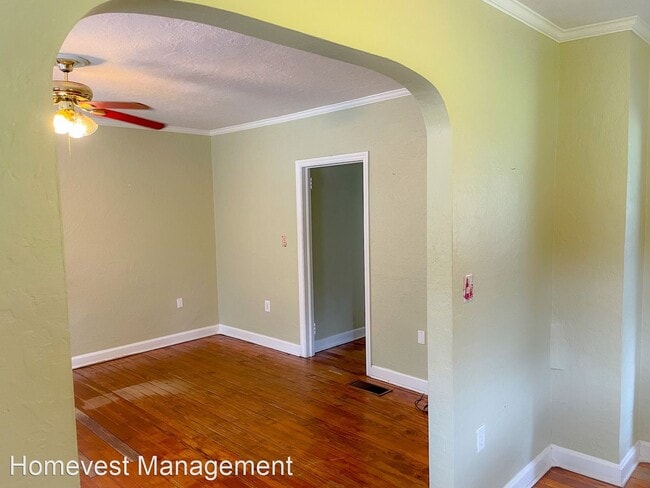 Building Photo - 3 br, 1 bath House - 1312 N Fern Creek Avenue