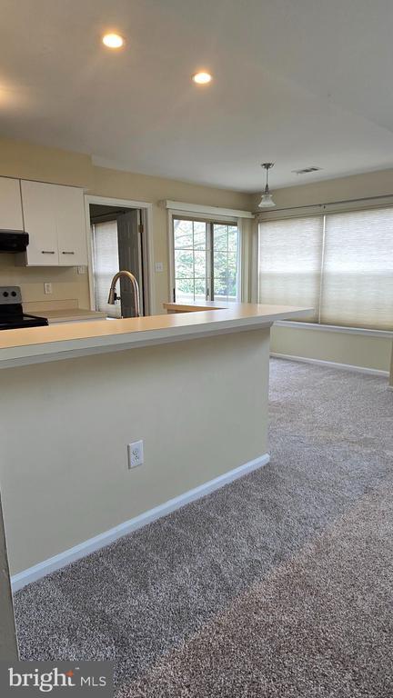 Building Photo - 208 Foxmeadow Dr