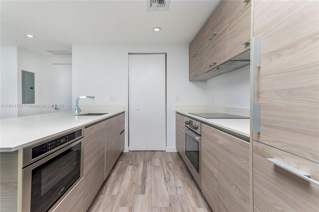 Building Photo - 1300 S Miami Ave