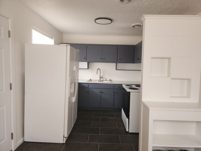 Building Photo - 846 Marilyn St