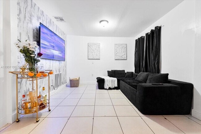 Building Photo - 317 W 36th St