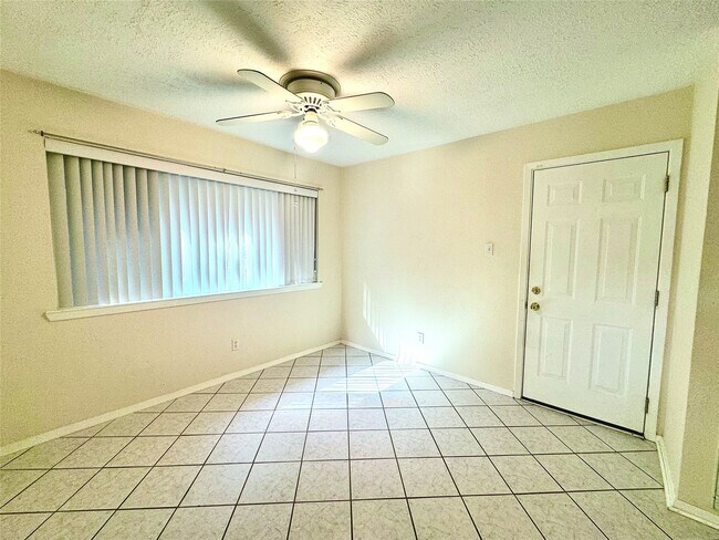 Building Photo - 310 Knoll Forest Dr