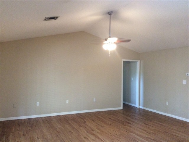 Building Photo - 1004 Lantana Dr