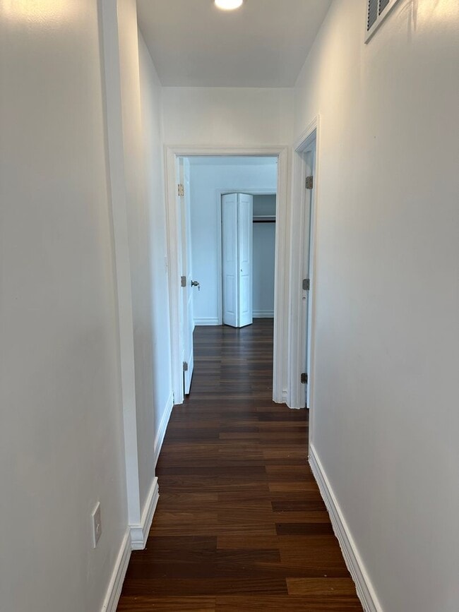 Building Photo - Newly Renovated, Spacious Home! W/D Hook-Up, Close to JHU, KKI and Public Transportation! Availab...