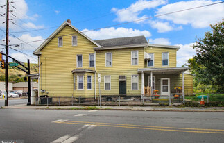 Building Photo - 200 Center St