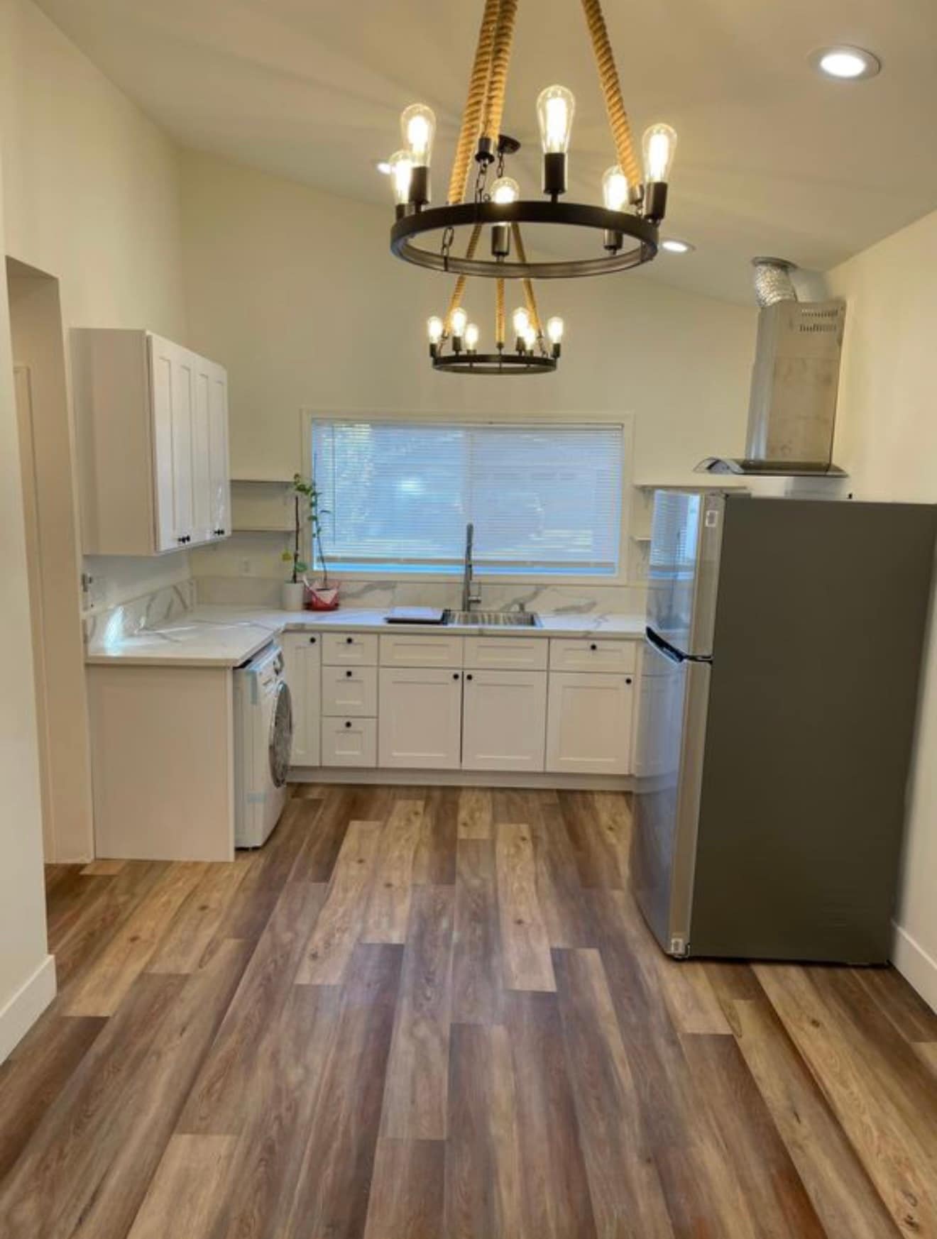 Building Photo - 13353 Killion St