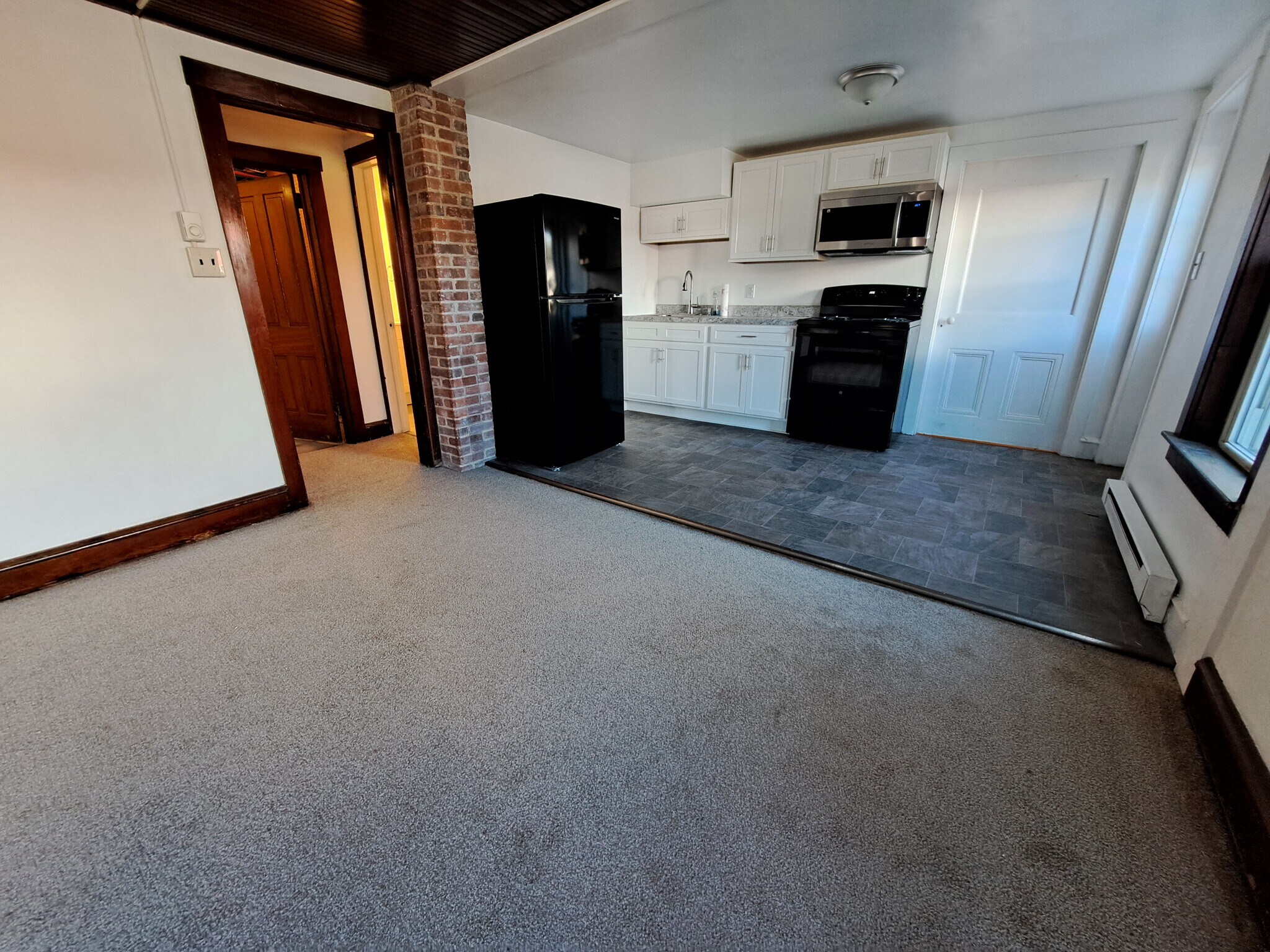 Building Photo - 260 W State St