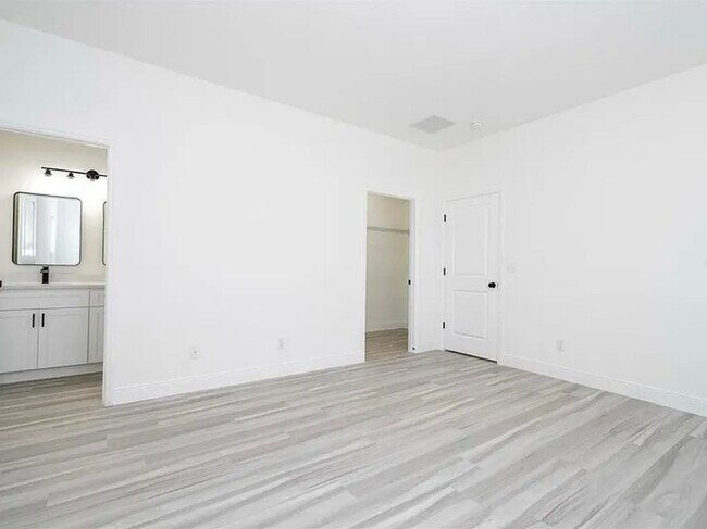 Building Photo - 6872 SW 132nd Pl
