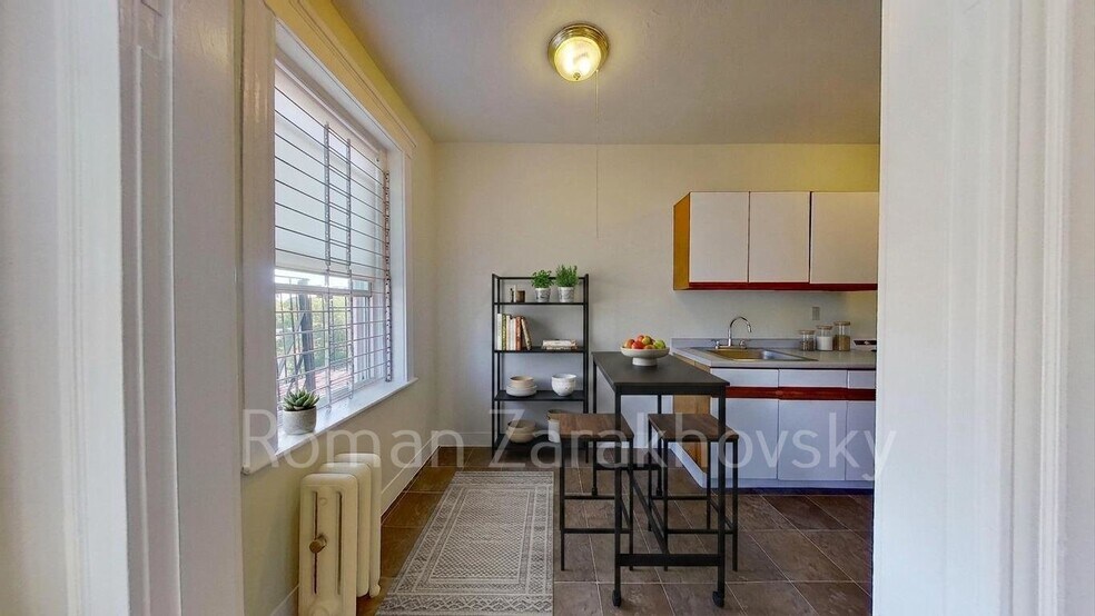 Building Photo - 236 Kelton St