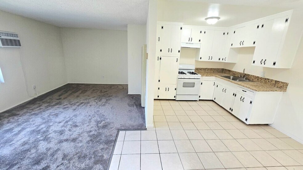 Building Photo - 1210 W Stoneridge Ct