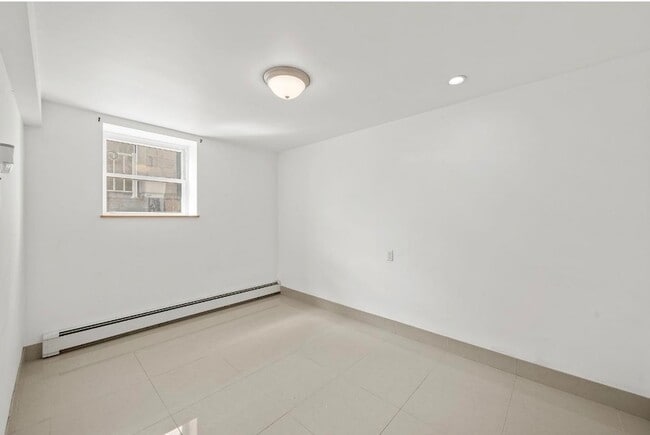 Building Photo - 93 Lord Ave