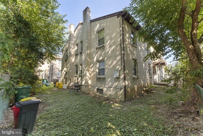 Building Photo - 243 Roesch Ave