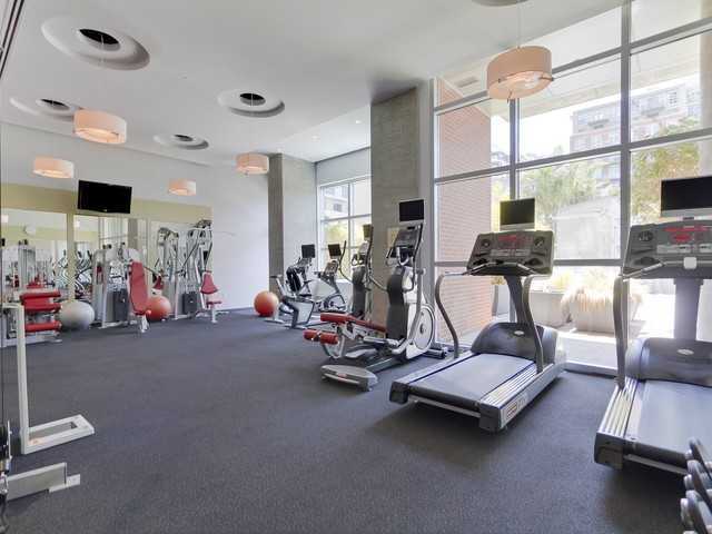 Building Photo - Gorgeous Downtown Condo with Spacious Floo...