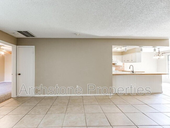 Building Photo - 6605 Lyrewood Ln
