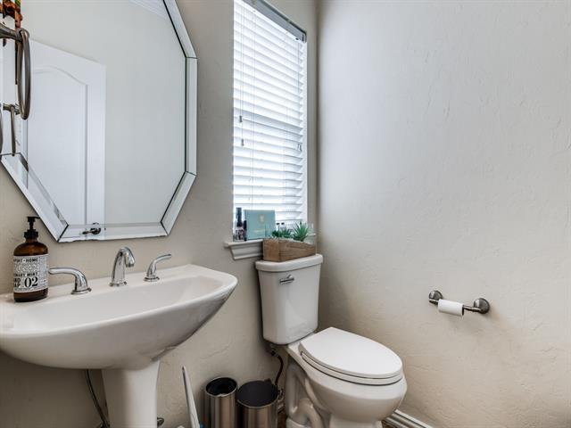 Building Photo - 5735 Richmond Ave