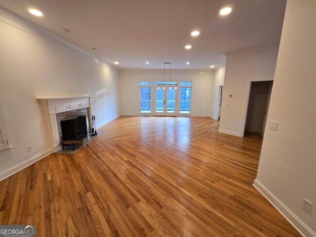 Building Photo - 1256 Olde Lexington Rd