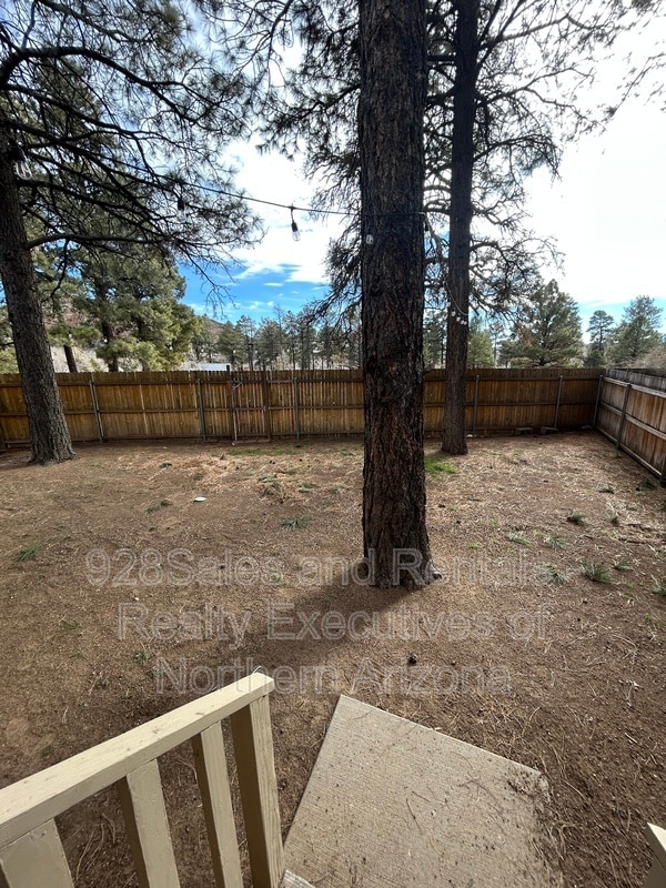 Building Photo - 6142 N Christmas Tree Ln