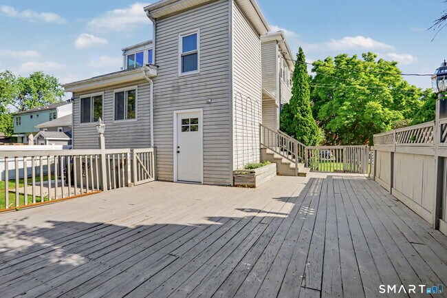 Building Photo - 92 Burwood Ave